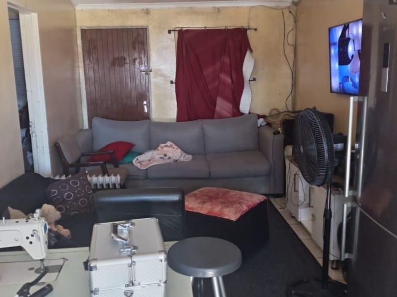 Semi-Detached Property with Investment Potential - R650,000* - Photo 2