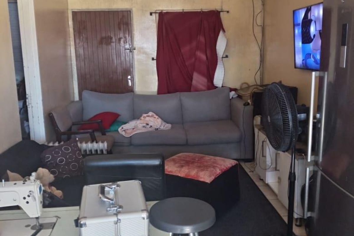 Semi-Detached Property with Investment Potential - R650,000* - Photo 2