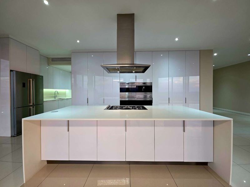 Sky-High Sophistication: Luxury 3-Bedroom Residence at Central Square Sandton - Photo 4