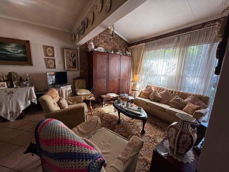 Charming 3-Bedroom Duet – A Hidden Gem with Garden Bliss - Photo 9