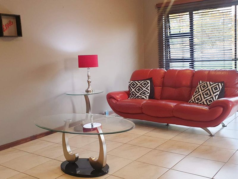 Excellent Position – Low Maintenance Contemporary additions.  All you can ask for with the price tag to match!!! - Photo 5
