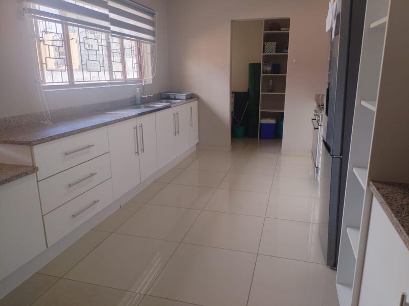 Charming 3 Bed Home with Flatlet and Garden in Woodhurst - Photo 7