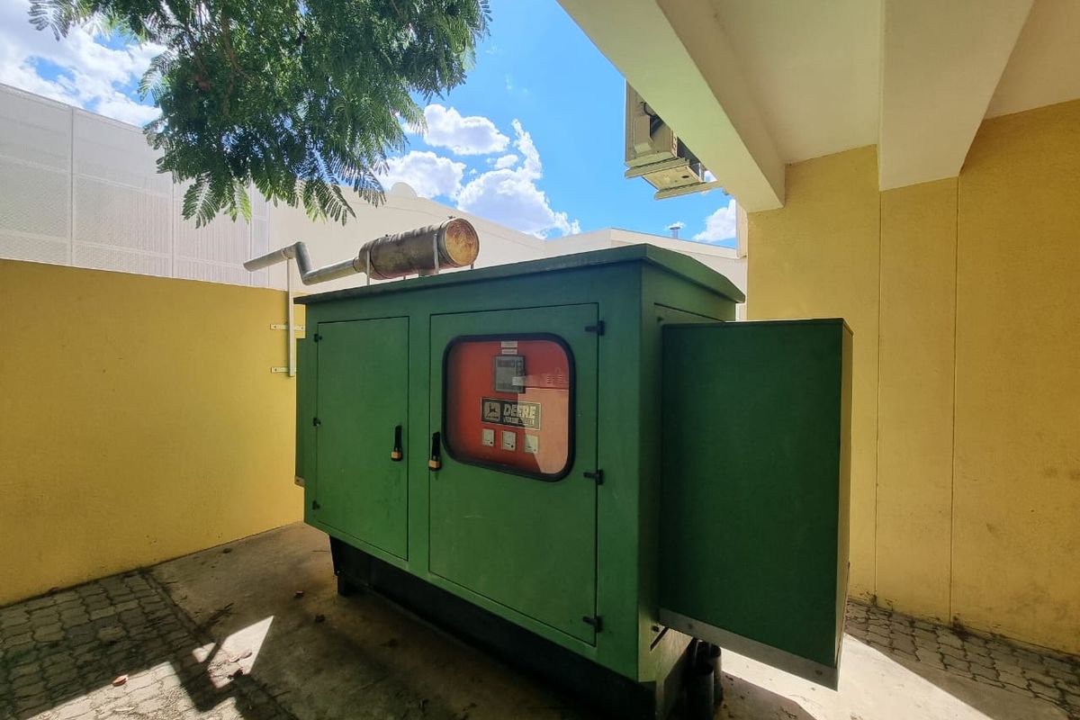 Versatile Industrial Building TO LET with corporate identity - Photo 5