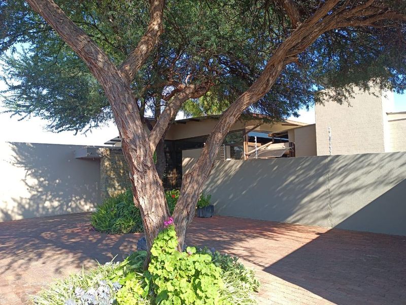 3 Bedroom Townhouse For Sale in Olympia - Photo 2