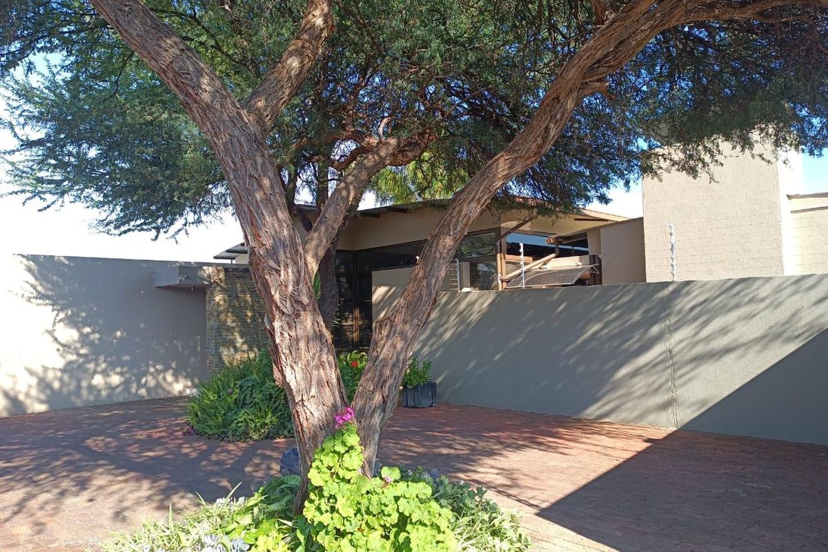 3 Bedroom Townhouse For Sale in Olympia - Photo 2