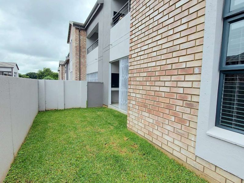 Neat Ground Floor Unit Available! - Photo 2