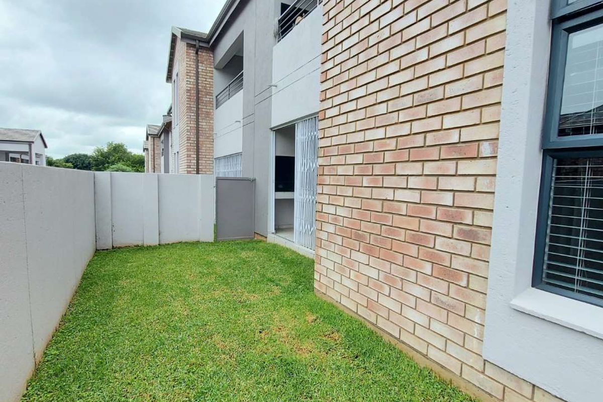 Neat Ground Floor Unit Available! - Photo 2