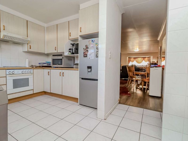Charming 3-Bedroom Cluster Home in a Safe, Peaceful Complex - Photo 7