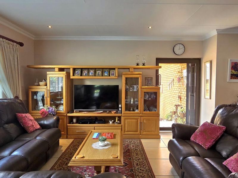 3 Bedroom Cluster for sale in New Redruth - Photo 6