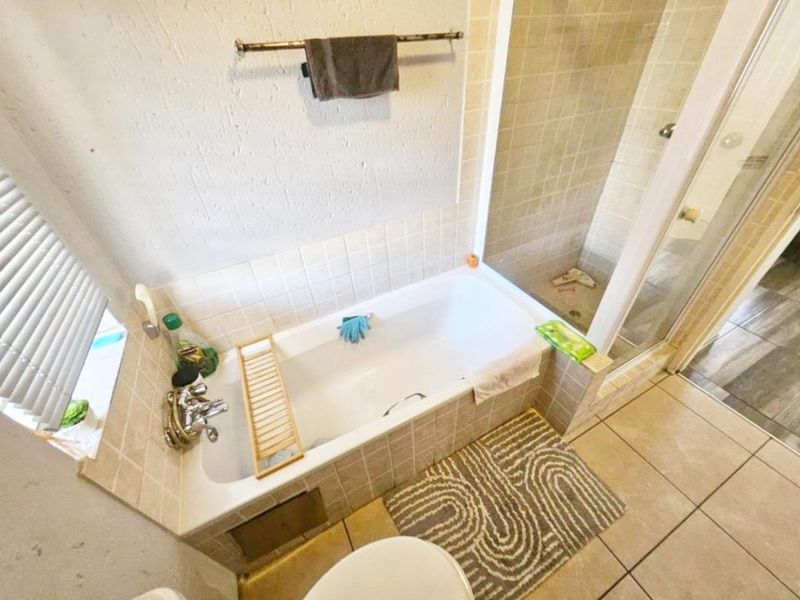 Perfect two bedroom townhouse in Klippoortje - Photo 8