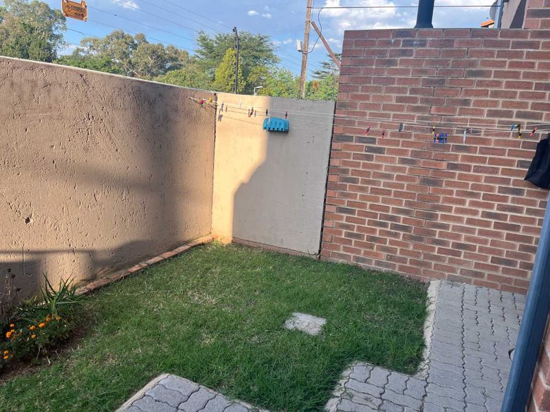 Perfect Easter gift to yourself or your family. 3-Bedroom Apartment in Ferndale, Randburg - Photo 2
