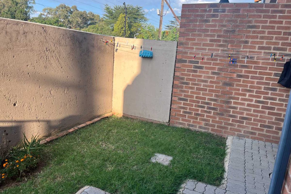 Perfect Easter gift to yourself or your family. 3-Bedroom Apartment in Ferndale, Randburg - Photo 2