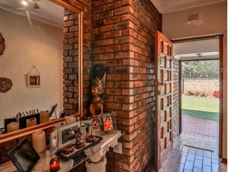 HAVE YOUR IN-LAWS IN THE SAME YARD, DIFFERENT WINGS - Photo 6