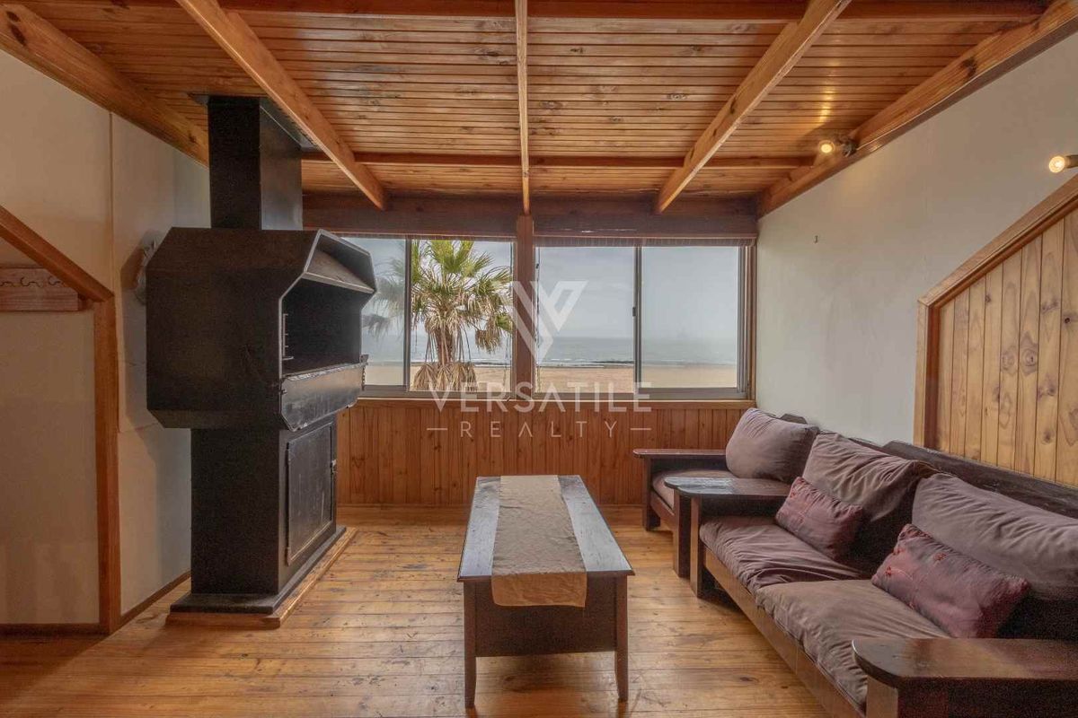 Beach Front Town House for Sale - Photo 2