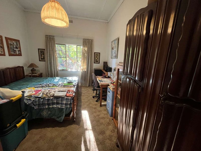 Charming and Spacious Family Home in a Sought-After Neighborhood - Photo 3