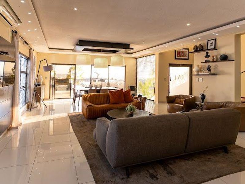 Elegant Family Home with Modern Comforts and an Endless View - Photo 6