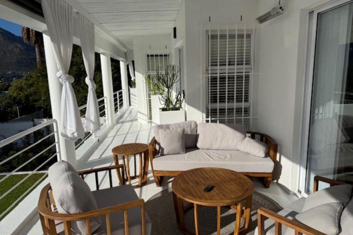 Stylish , Sunny , Home with Views - Photo 4