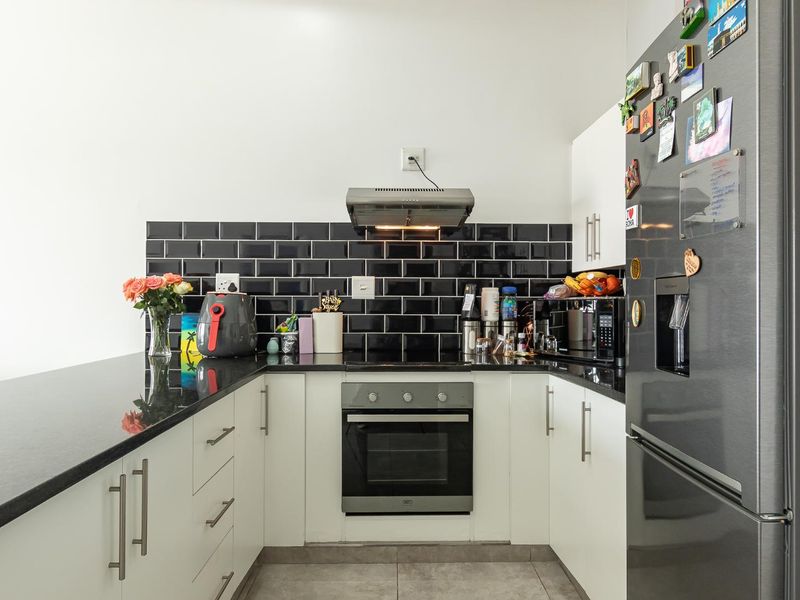 Lock up and go , Secure Undercover Parking - Photo 7