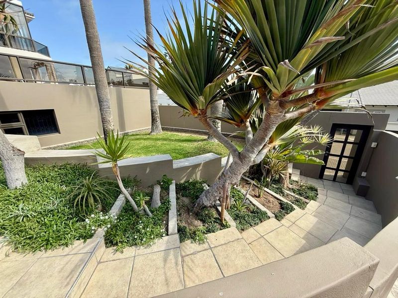 FOR SALE- 5 BEDROOM HOUSE WITH SEA VIEW HOUSE IN CENTRAL SWAKOPMUND, NAMIBIA - Photo 3