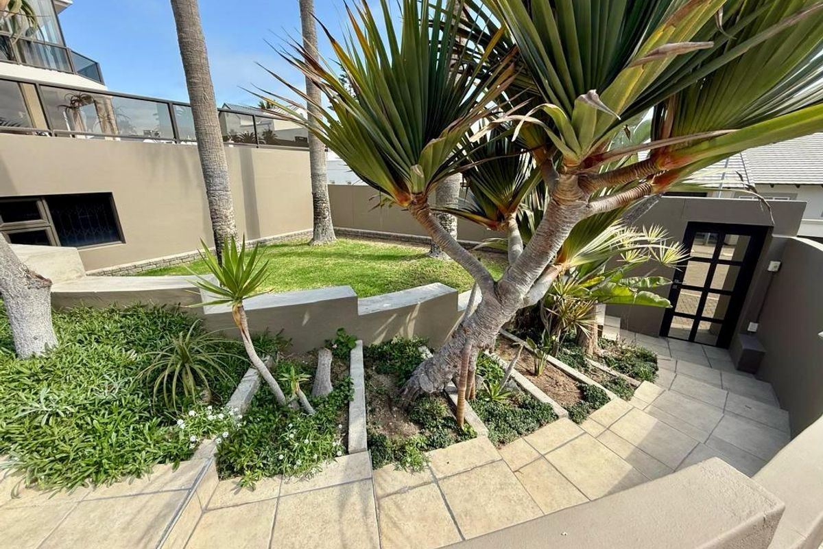 FOR SALE- 5 BEDROOM HOUSE WITH SEA VIEW HOUSE IN CENTRAL SWAKOPMUND, NAMIBIA - Photo 3