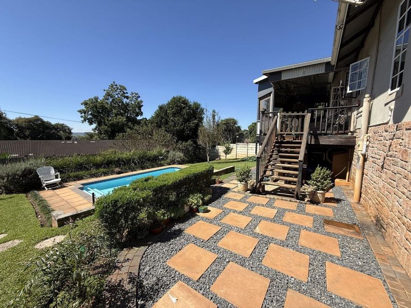 Well-kept family home with great entertaining space in central Howick - Photo 6