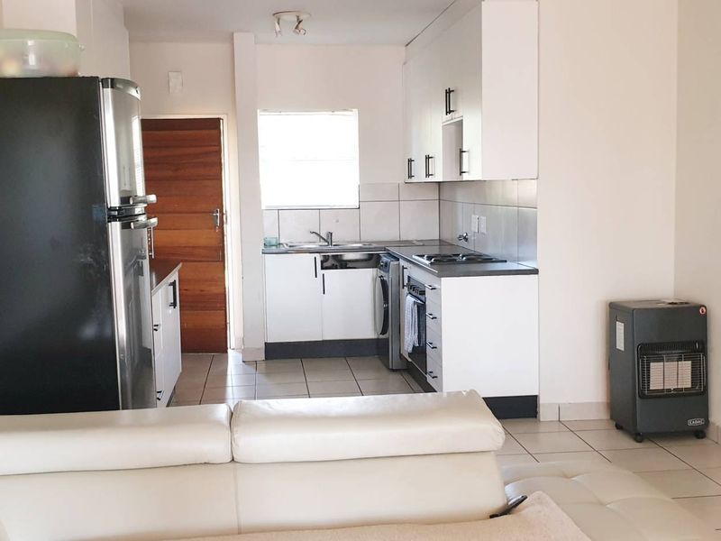 Charming Apartment Offering Comfortable Living - Photo 5