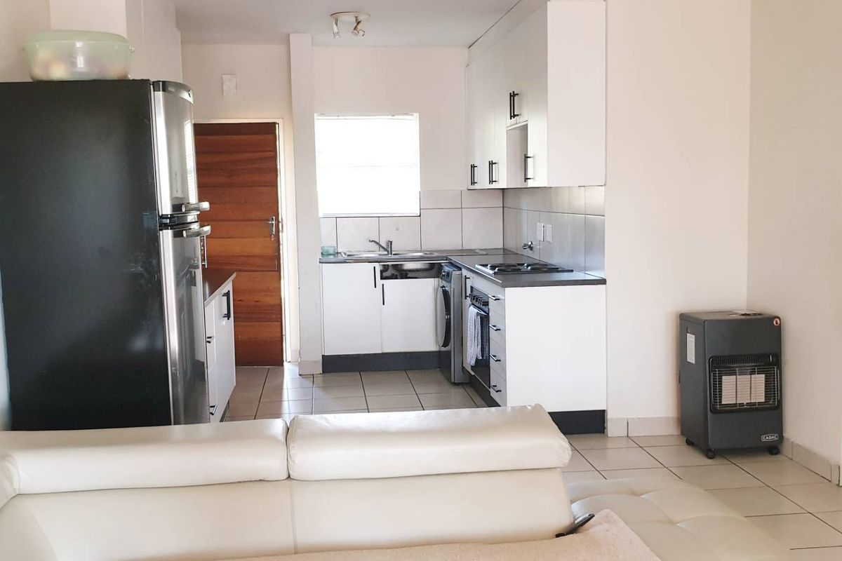 Charming Apartment Offering Comfortable Living - Photo 5