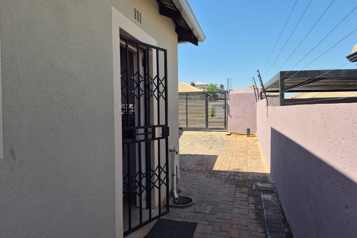 Riverside View - Family Home R 1 085 000! - Photo 5
