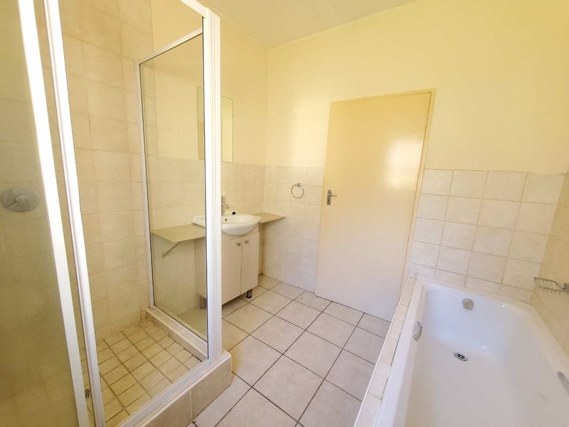 Experience the best of both Worlds: tranquility and access! - Photo 9