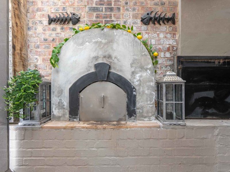 THE ENTERTAINER - Photo 8