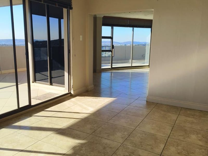 BEAUTIFUL SPACIOUS 3 BEDROOM PENTHOUSE WITH AWESOME VIEW - Photo 6