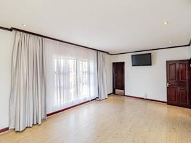 3 Bedroom House for Sale in Carlswald - Photo 9
