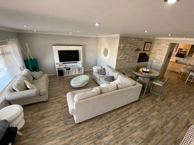 FOR SALE: 4-BEDROOM EN-SUITE HOUSE IN OCEAN VIEW EXT. 19, SWAKOPMUND, NAMIBIA - Photo 3