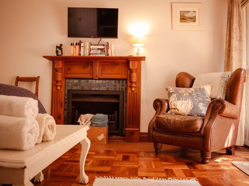Space, Privacy and Comfort in Sought-After Rietondale - Photo 4