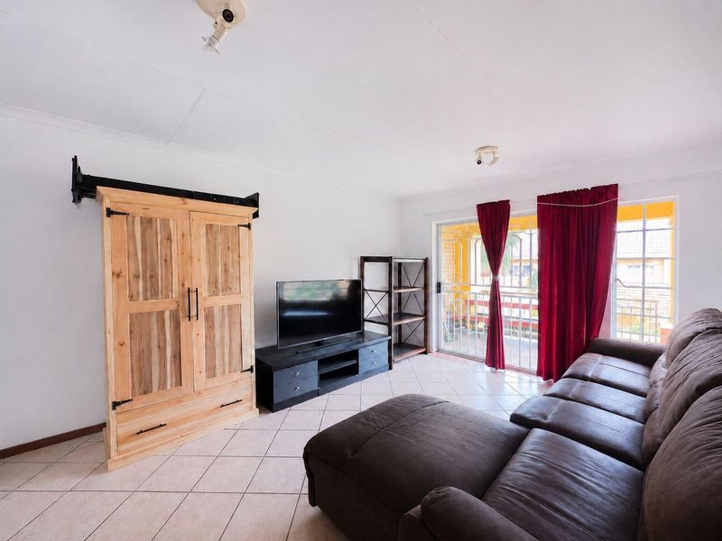 3 Bedroom Simplex With A Private Garden - Photo 8