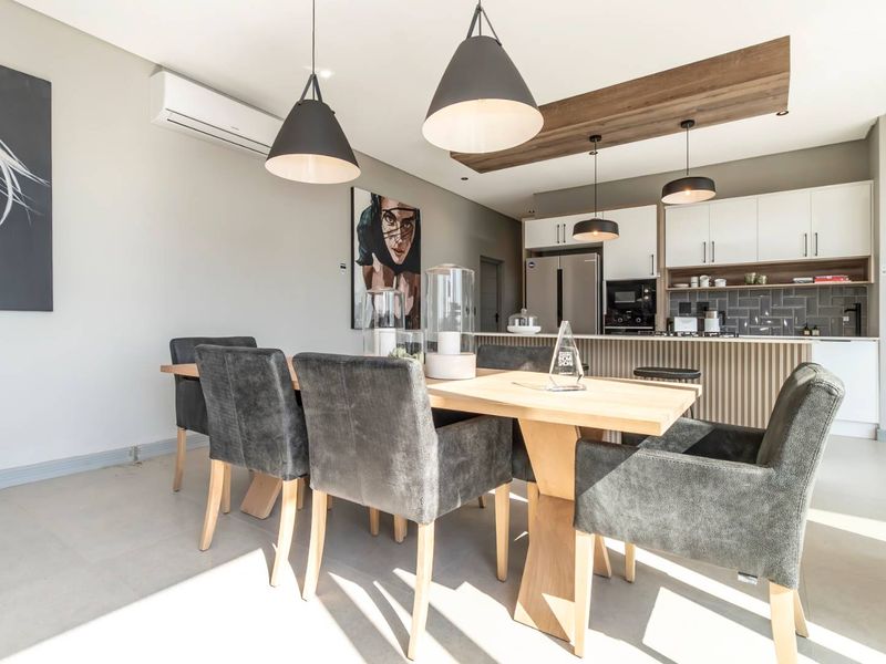 Stylish and sophisticated luxury new home - Photo 10