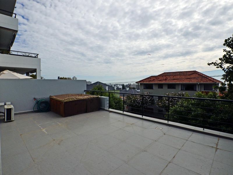 Stunning two bedroom apartment with large private deck - Photo 5