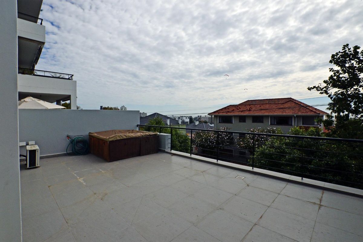 Stunning two bedroom apartment with large private deck - Photo 5