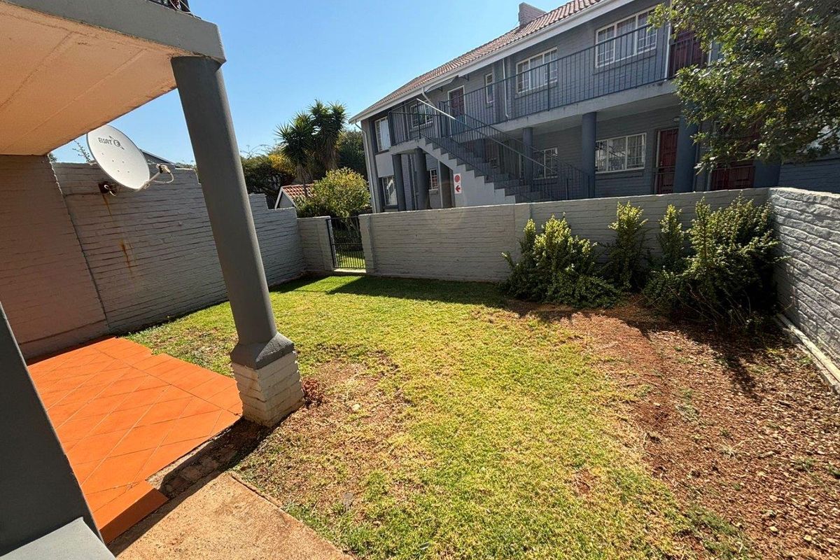 Stunning two bedroom apartment in Moreleta Park - Photo 2