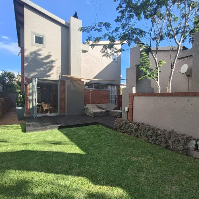 Property #2202246, Townhouse Pending Sale in Die Hoewes