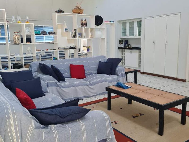 Spacious family home ideal for nature lovers - Photo 6