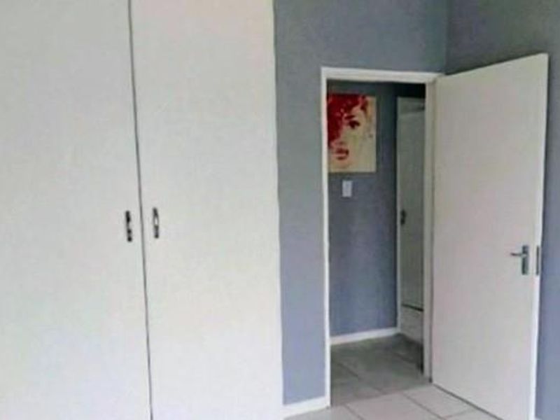 3 Bedroom Family Townhouse To Let - Photo 10