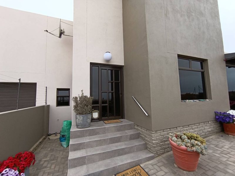 Family home for sale - Opposite Pro-Ed School - Swakopmund - Photo 3