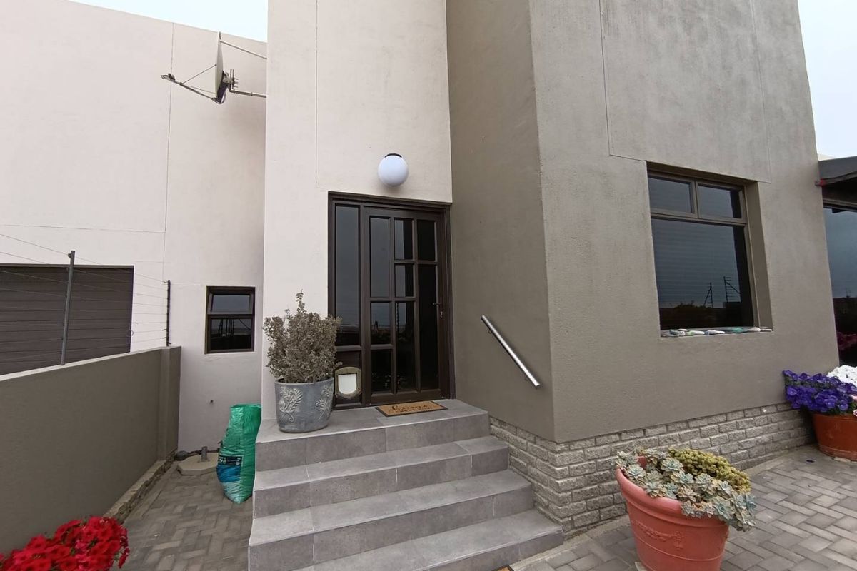Family home for sale - Opposite Pro-Ed School - Swakopmund - Photo 3