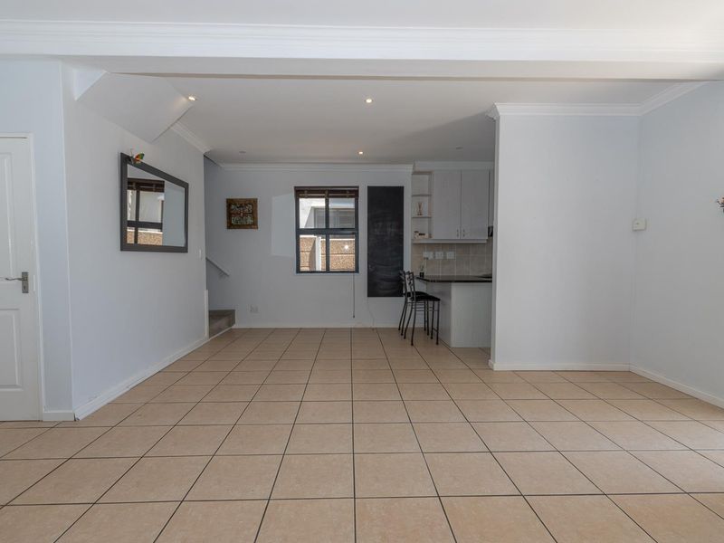 3 Bedroom Duplex with Views - Photo 5