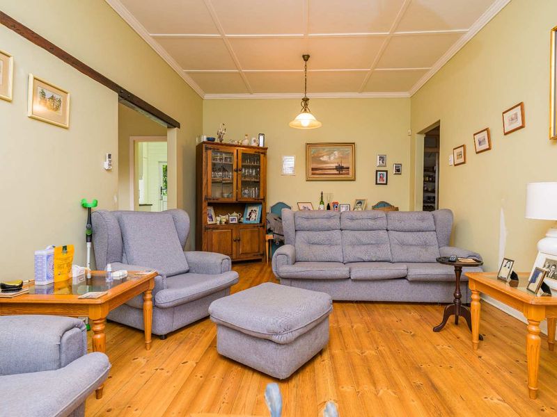 HENDRA - PRIME PROPERTY IN DURBAN NORTH WITH EXTENSIVE OUTBUILDINGS - Photo 7