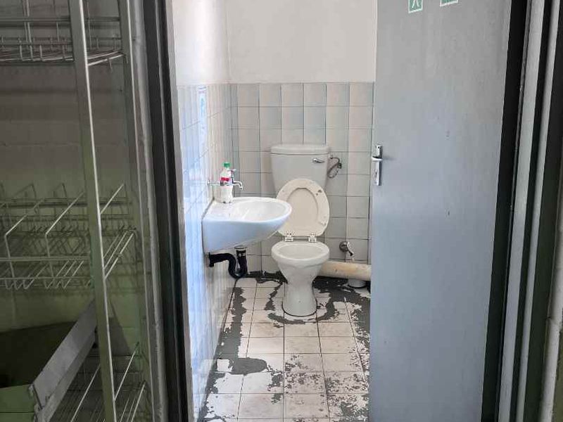 Prime Montague Gardens Warehouses: Spacious & Versatile - Photo 5