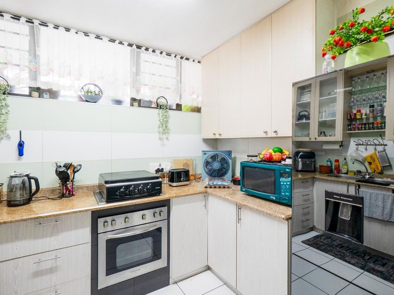 Spacious home - Photo 10