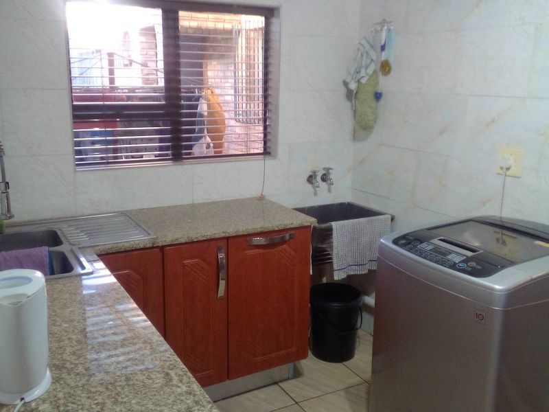 LUXURY AT ITS BEST!! PRICE NEGOTIABLE - Photo 6