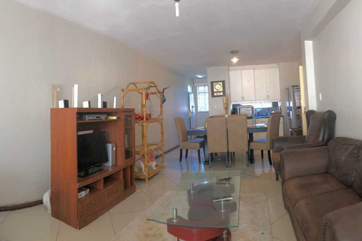 Spacious apartment for sale in Sunnyside - Photo 3